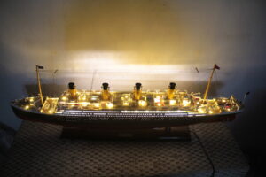 Model Boats With Lights