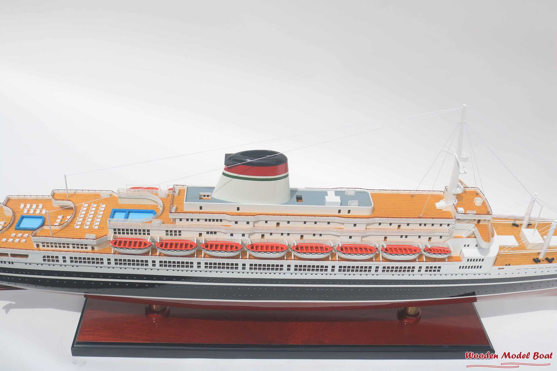 SS Leonardo Da Vinci Black & Red Hull Ocean Liner Model (6) Wooden Model Boat Handicraft