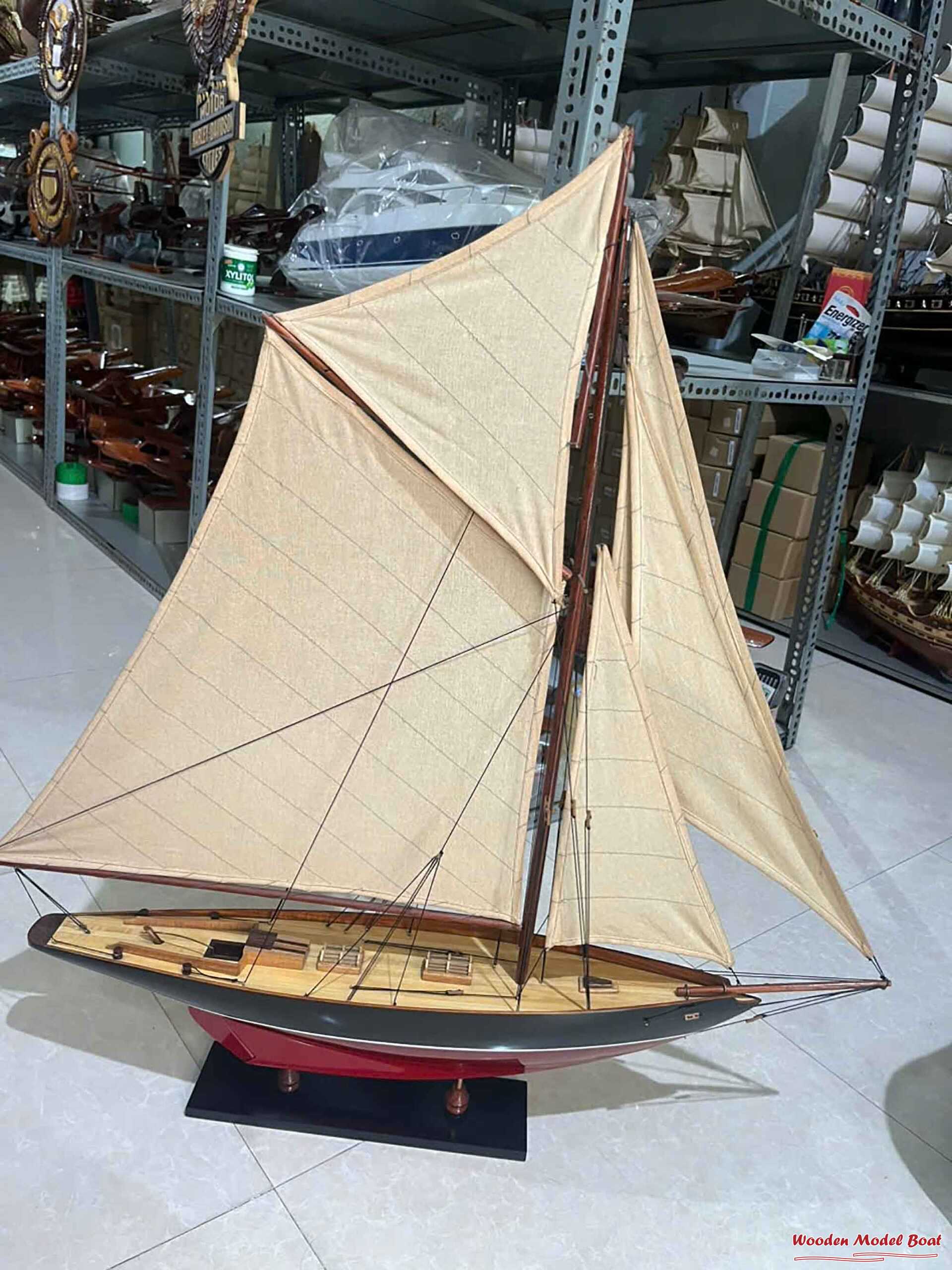 Penduick Ship Model – Painted Red & Black
